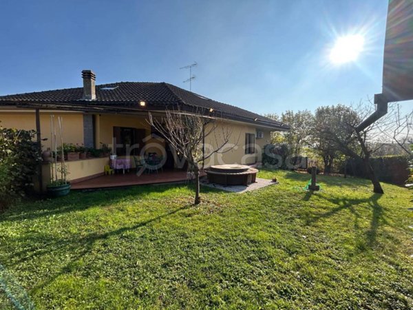 casa indipendente in vendita ad Alessandria in zona Valle San Bartolomeo