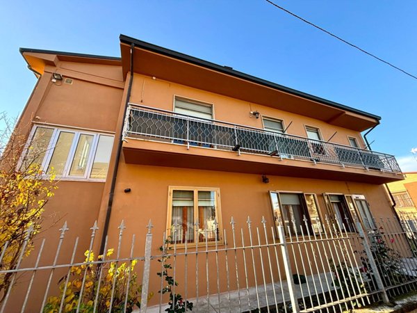 casa indipendente in vendita ad Alessandria in zona Il Cristo