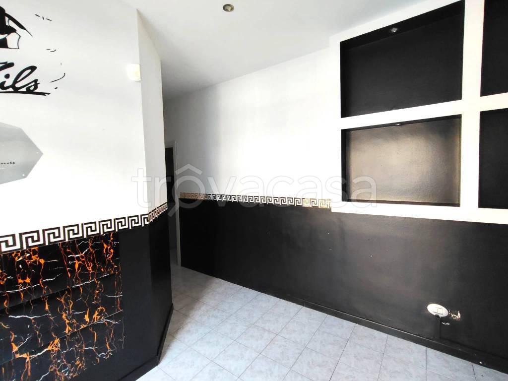 negozio in vendita ad Alessandria in zona Centro Città