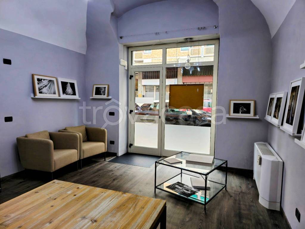 negozio in vendita ad Alessandria in zona Borgo Rovereto