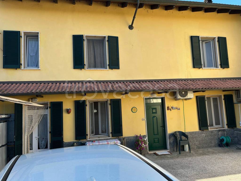 casa indipendente in vendita ad Alessandria in zona Lobbi