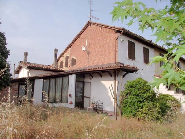 casa indipendente in vendita ad Alessandria in zona Mandrogne