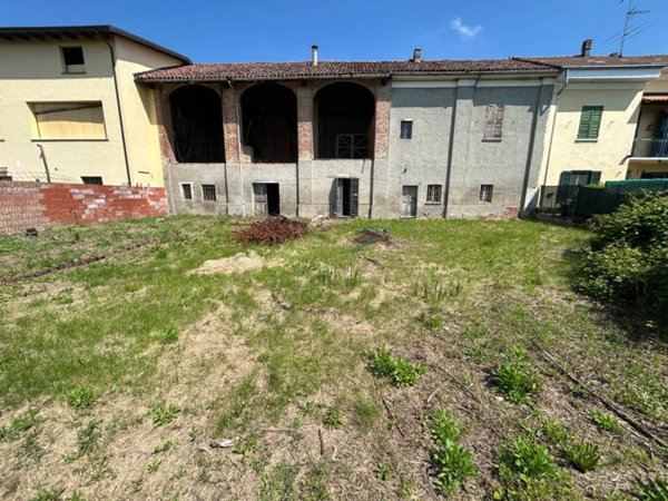 casa indipendente in vendita ad Alessandria in zona Villa del Foro