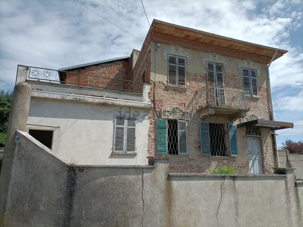 casa indipendente in vendita ad Alessandria in zona Valmadonna
