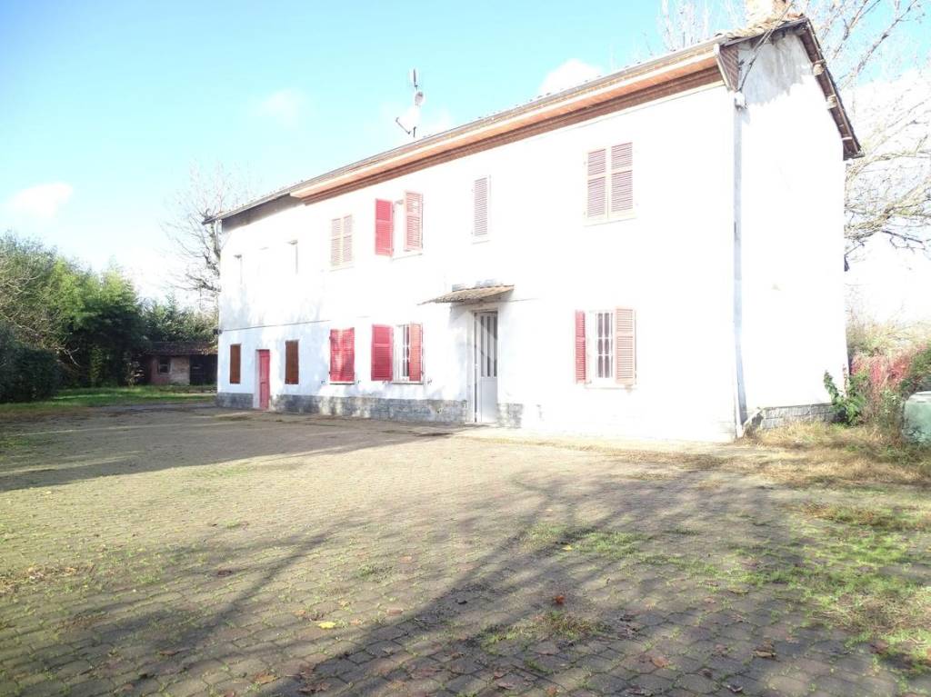 casa indipendente in vendita ad Alessandria in zona Centro Città