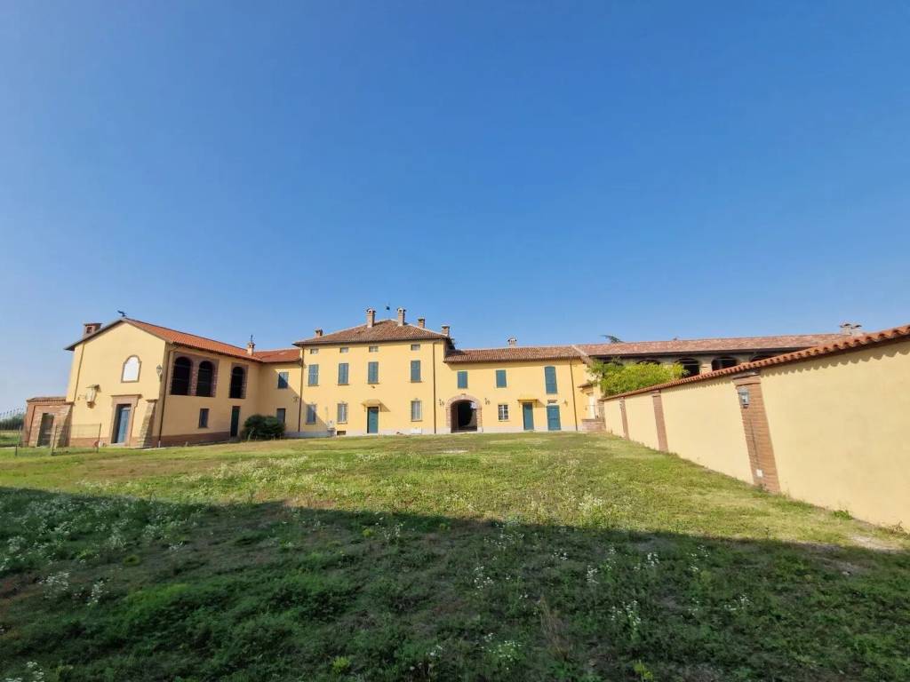 casa indipendente in vendita ad Alessandria in zona Mandrogne