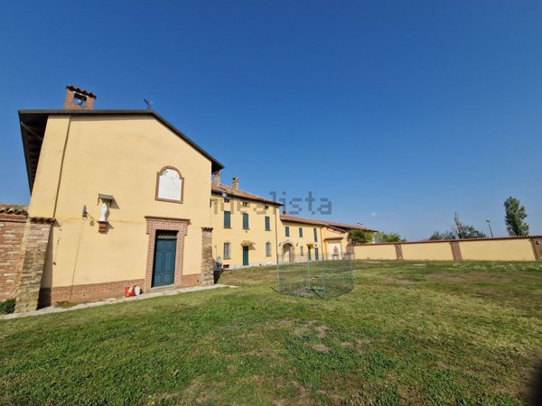 casa indipendente in vendita ad Alessandria in zona Mandrogne