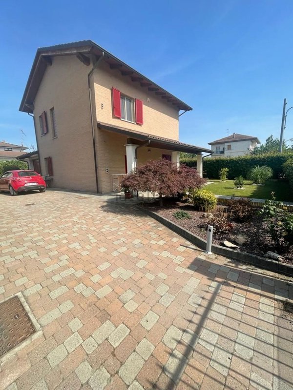 esavano in vendita ad Alessandria in zona Spinetta Marengo