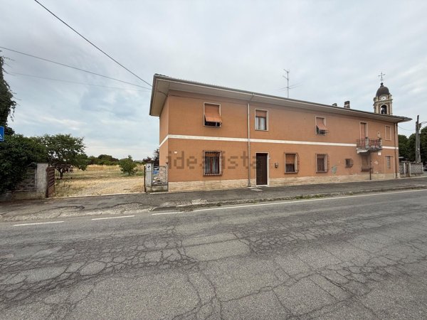 casa indipendente in vendita ad Alessandria in zona Mandrogne