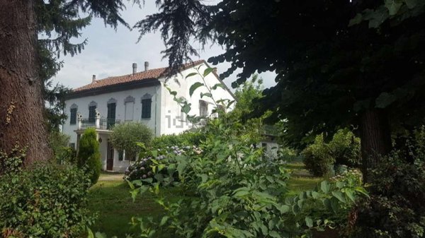 casa indipendente in vendita ad Alessandria in zona Castelceriolo