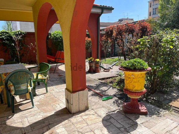 casa indipendente in vendita ad Alessandria in zona Orti