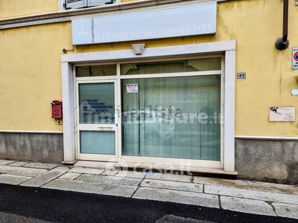 ufficio in vendita ad Alessandria in zona Borgo Rovereto