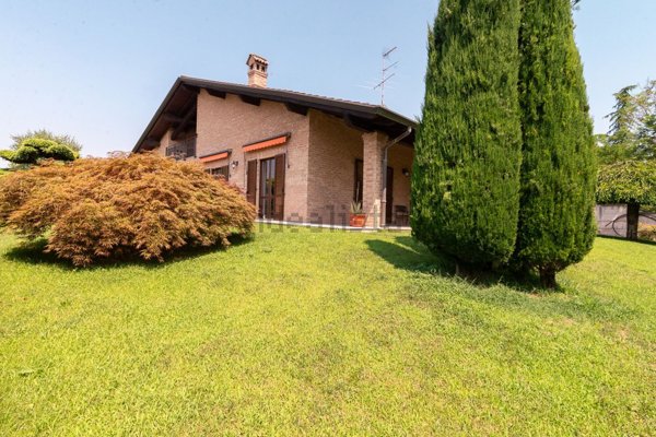 casa indipendente in vendita ad Alessandria in zona Valle San Bartolomeo