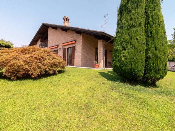 casa indipendente in vendita ad Alessandria in zona Valle San Bartolomeo