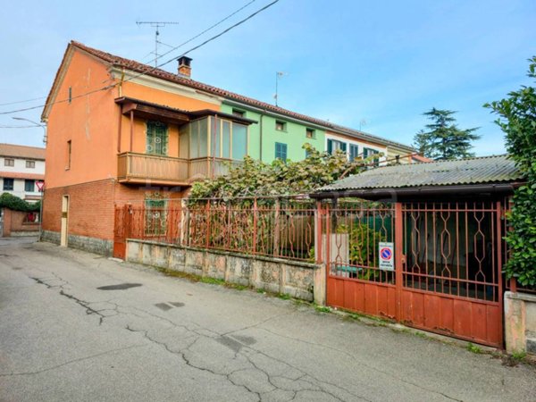 casa indipendente in vendita ad Alessandria in zona Castelceriolo