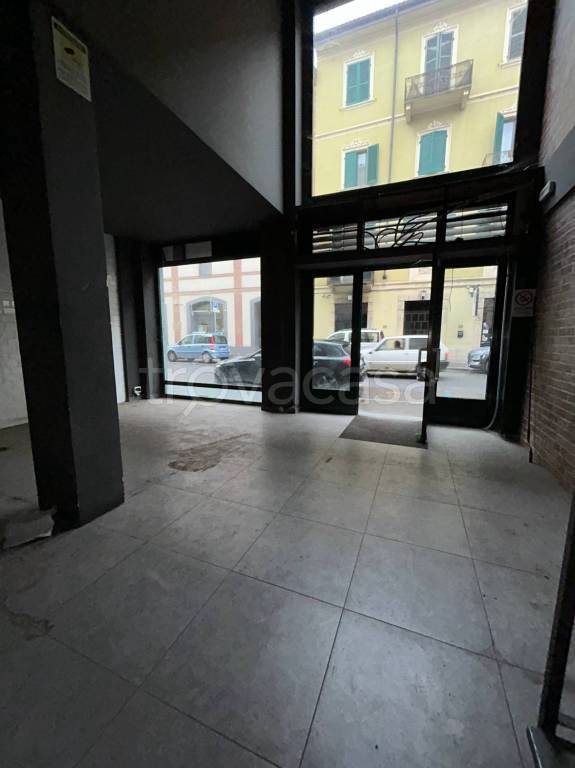 negozio in vendita ad Alessandria in zona Piazza Garibaldi