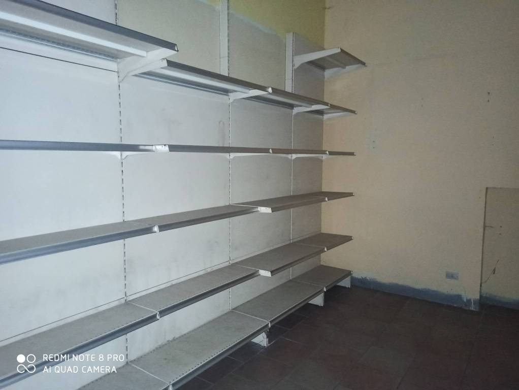 negozio in vendita ad Alessandria