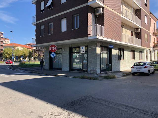 negozio in vendita ad Alessandria in zona zona Pista