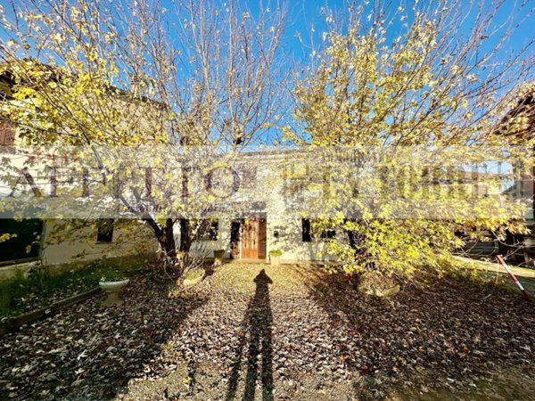 casa indipendente in vendita ad Alessandria in zona Litta Parodi