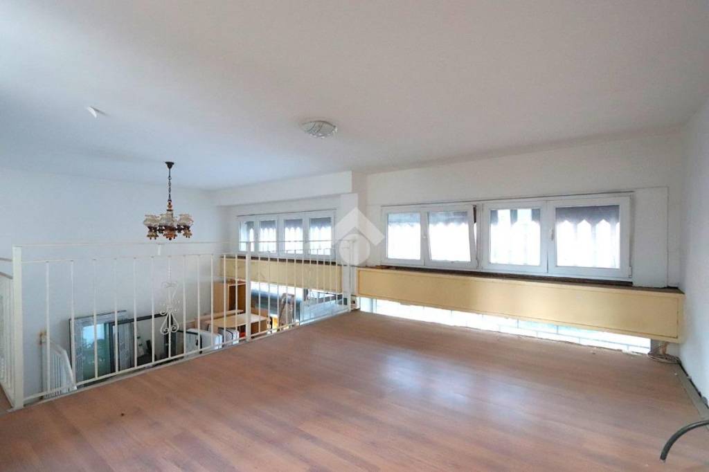 negozio in vendita ad Alessandria in zona Borgo Rovereto