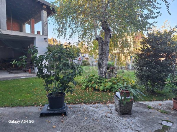 casa indipendente in vendita ad Alessandria in zona Lobbi