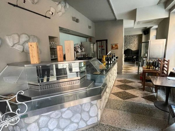 negozio in vendita ad Alessandria in zona Centro Città