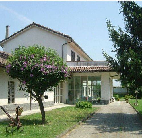 casa indipendente in vendita ad Alessandria in zona Valle San Bartolomeo