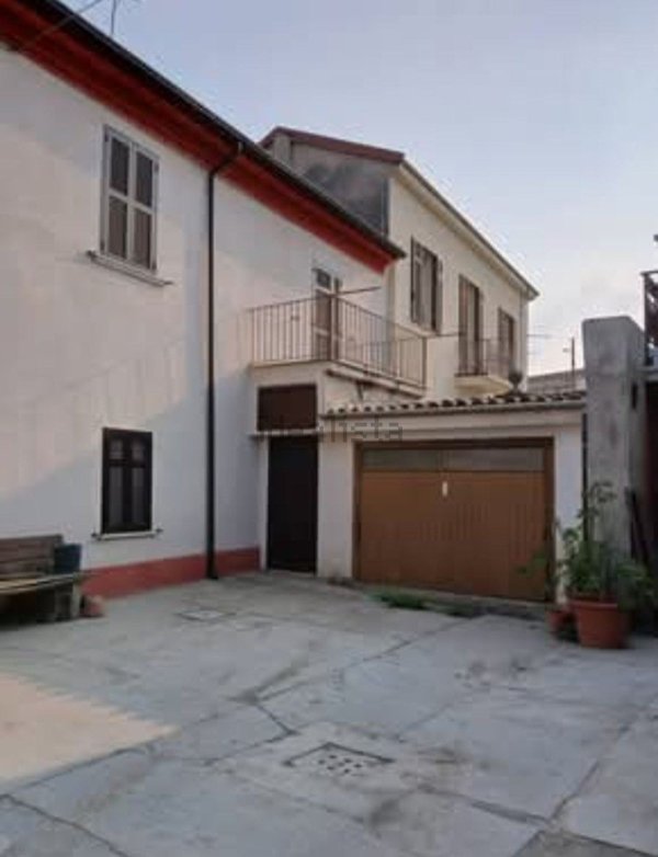 casa indipendente in vendita ad Alessandria in zona Litta Parodi