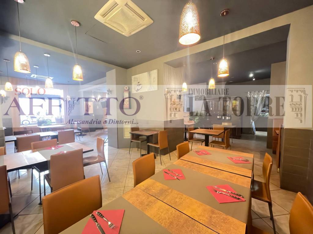 negozio in vendita ad Alessandria in zona Piazza Garibaldi
