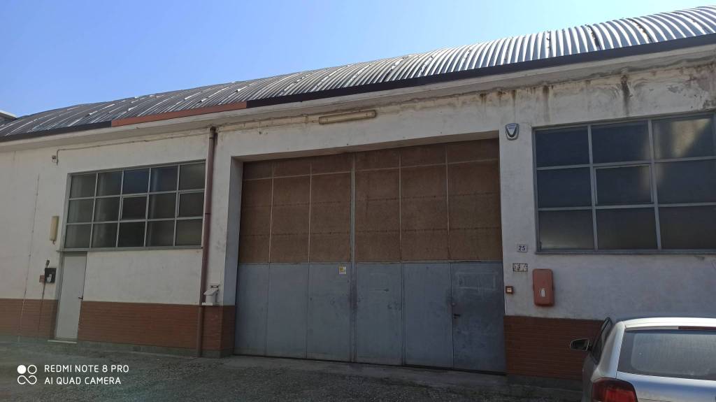 locale commerciale in vendita ad Alessandria in zona Orti