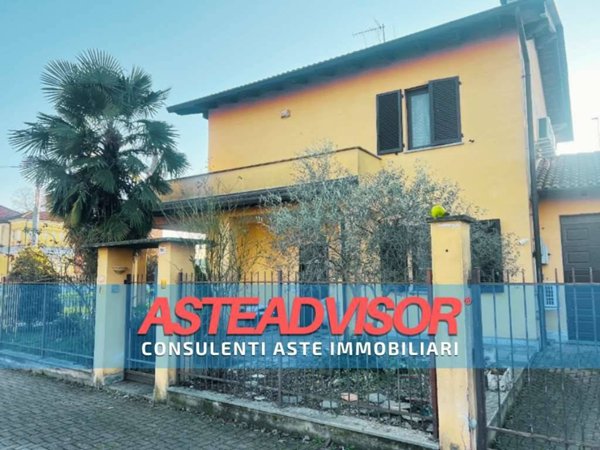 casa indipendente in vendita ad Alessandria in zona Litta Parodi