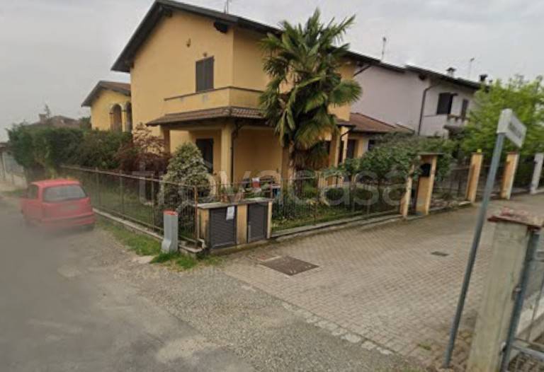 casa indipendente in vendita ad Alessandria in zona Litta Parodi