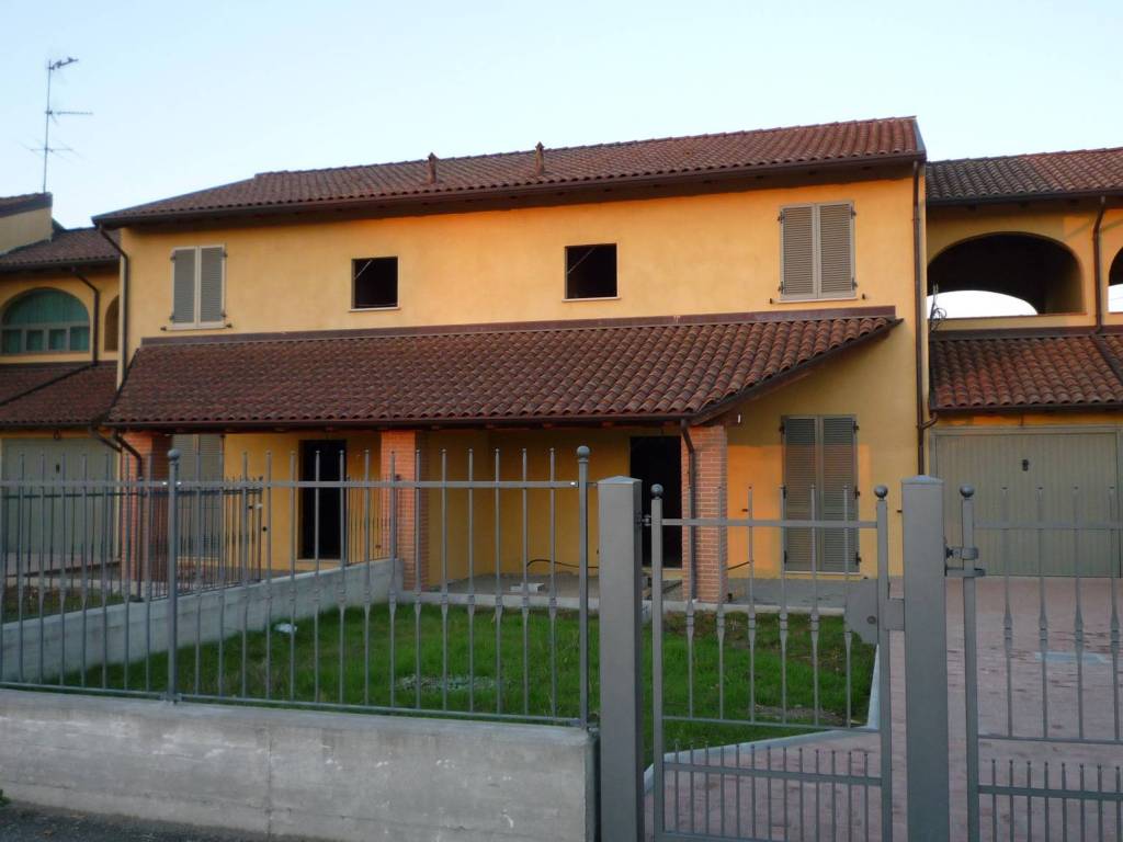 casa indipendente in vendita ad Alessandria in zona Borgo Cittadella