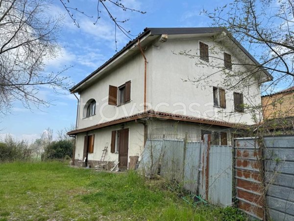 casa indipendente in vendita ad Alessandria in zona Valmadonna