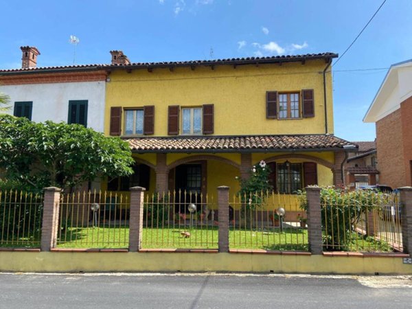 casa indipendente in vendita ad Alessandria in zona Villa del Foro