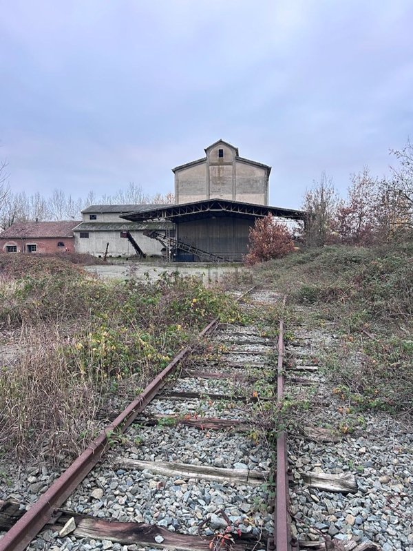 locale di sgombero in vendita ad Alessandria in zona Casalbagliano