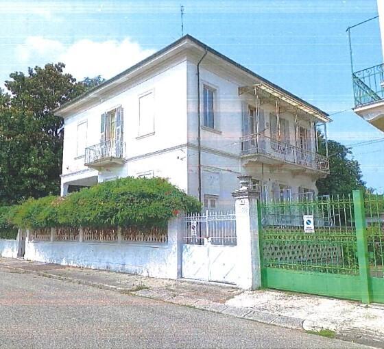 casa indipendente in vendita ad Alessandria