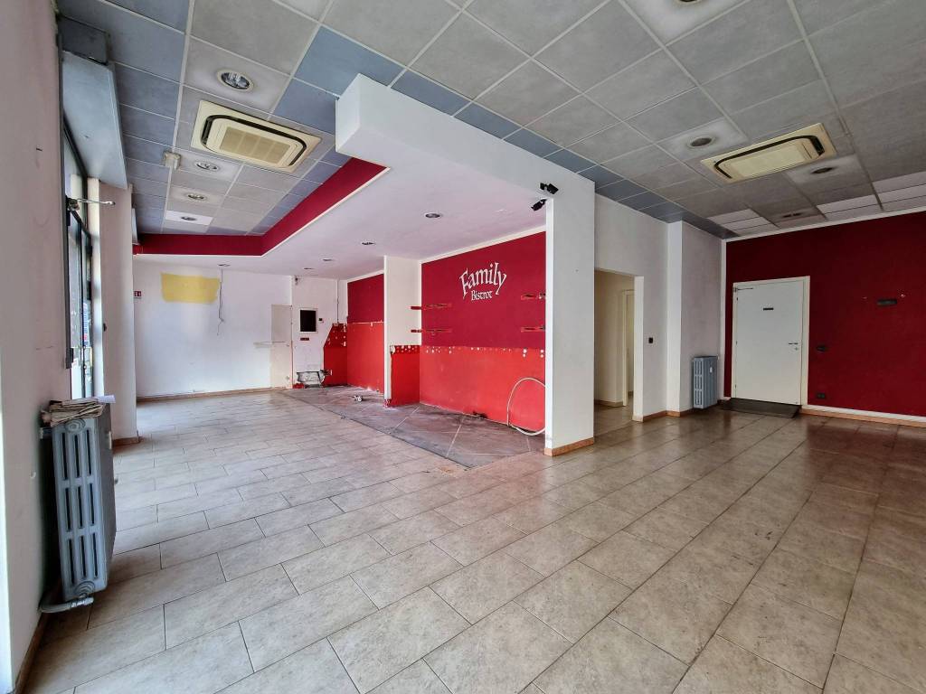 negozio in vendita ad Alessandria in zona Il Cristo