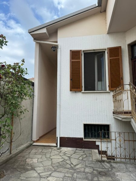 casa indipendente in vendita ad Alessandria in zona Il Cristo