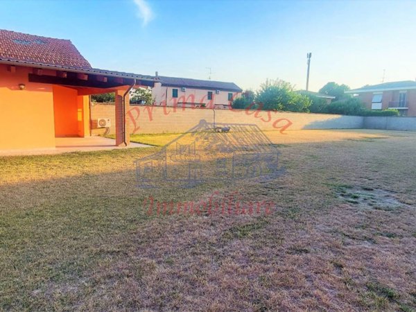 casa indipendente in vendita ad Alessandria in zona Cantalupo