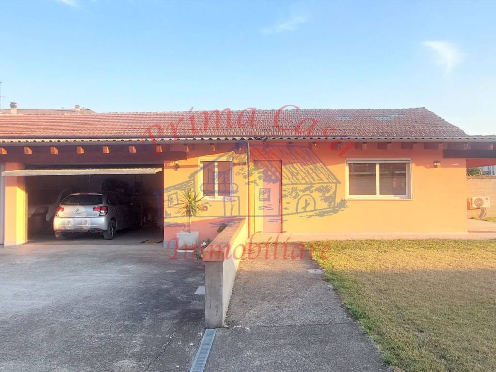 casa indipendente in vendita ad Alessandria in zona Cantalupo