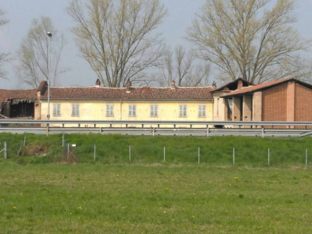 casa indipendente in vendita ad Alessandria in zona San Michele