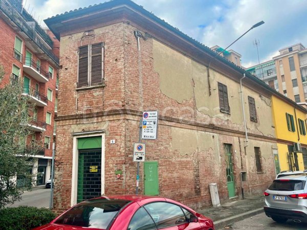 casa indipendente in vendita ad Alessandria in zona Centro Città