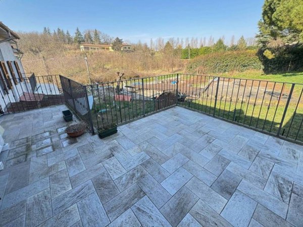 casa indipendente in vendita ad Alessandria in zona Valmadonna