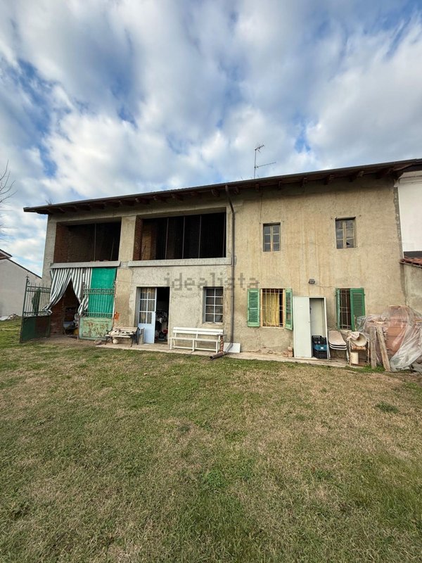 casa indipendente in vendita ad Alessandria in zona Lobbi