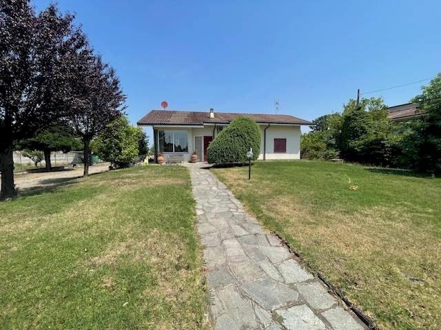 casa indipendente in vendita ad Alessandria in zona Cascinagrossa