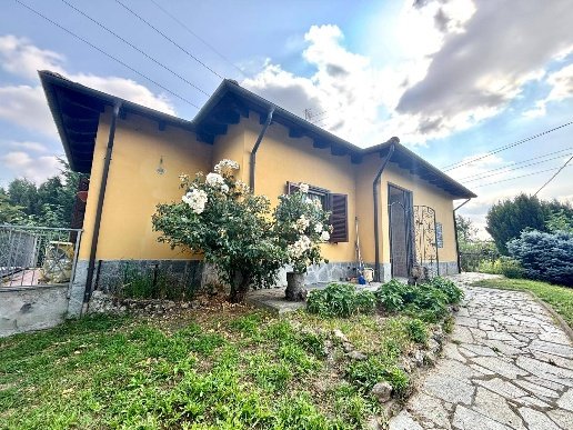 casa indipendente in vendita ad Alessandria in zona Valle San Bartolomeo