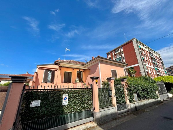 casa indipendente in vendita ad Alessandria in zona zona Pista