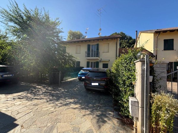 casa indipendente in vendita ad Alessandria in zona Valmadonna