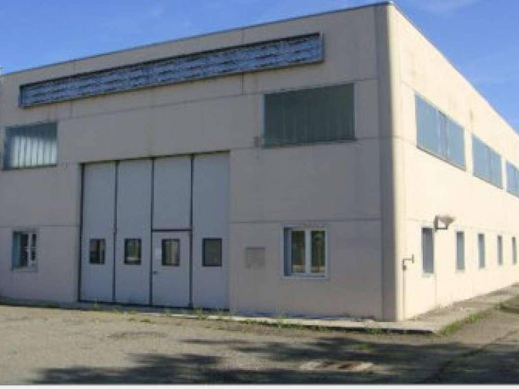locale commerciale in vendita ad Alessandria in zona Casalbagliano